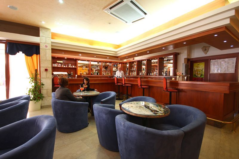 Hotel Pula Luaran gambar