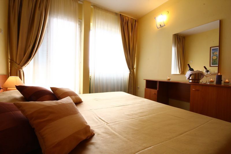Hotel Pula Luaran gambar