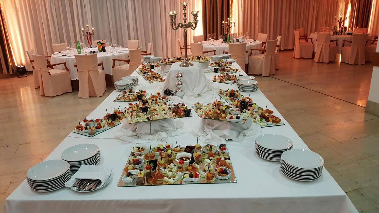 Hotel Pula Luaran gambar