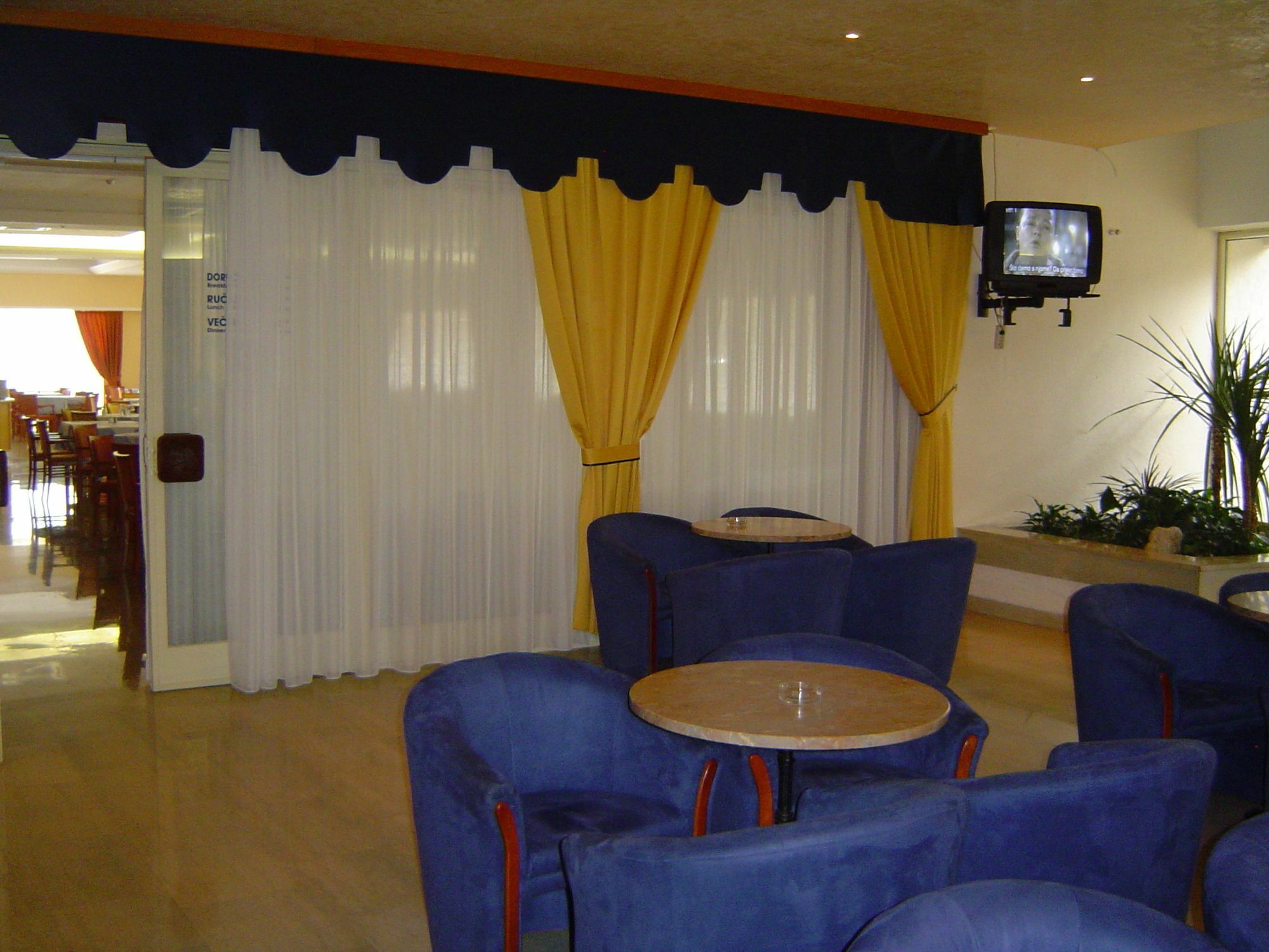 Hotel Pula Luaran gambar